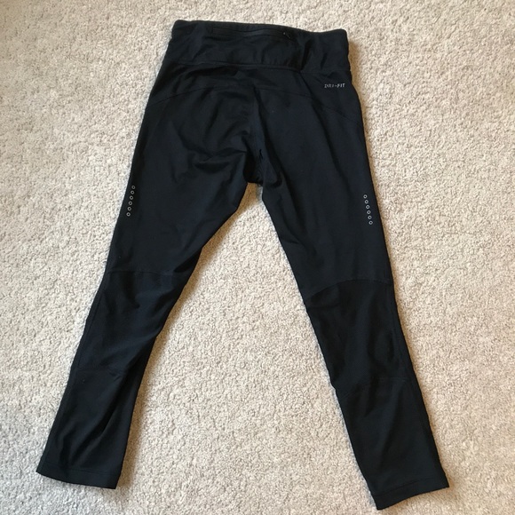 Nike Black Cropped Leggings - Picture 8 of 8